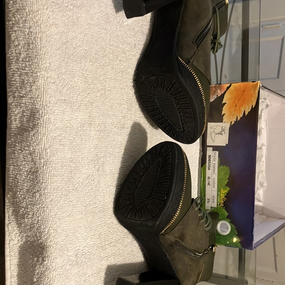 Italina ankle platform boot size 7.5 - Picture 3 of 6